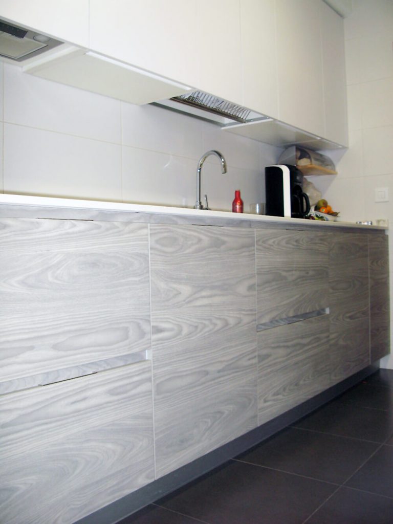 Cocina blanca y madera