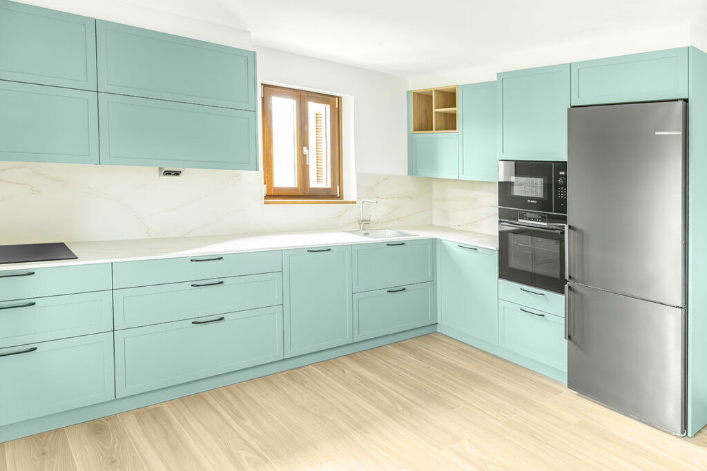 Cocina verde a medida en Vitoria